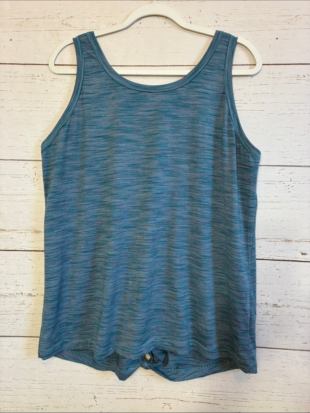 Champion Women's Workout Tank Top with V Back and Tied Open Back Slit, size  XXL